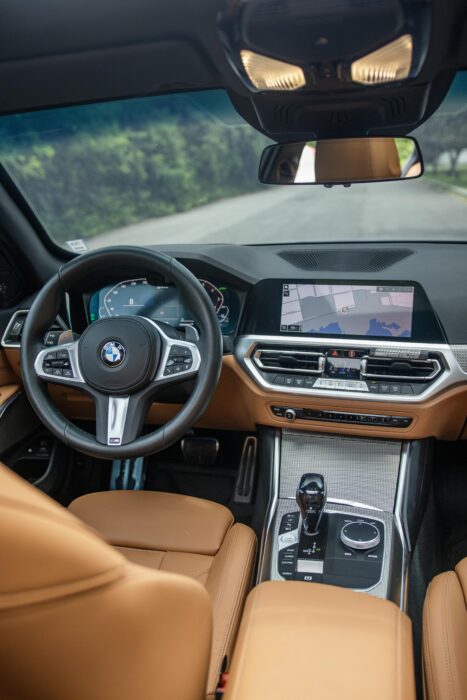BMW 330e 2022 completo