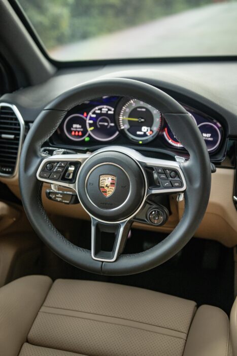 PORSCHE CAYENNE 2023 completo