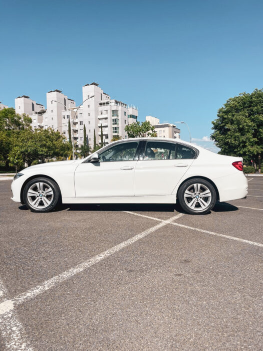 BMW 320i 2017 completo