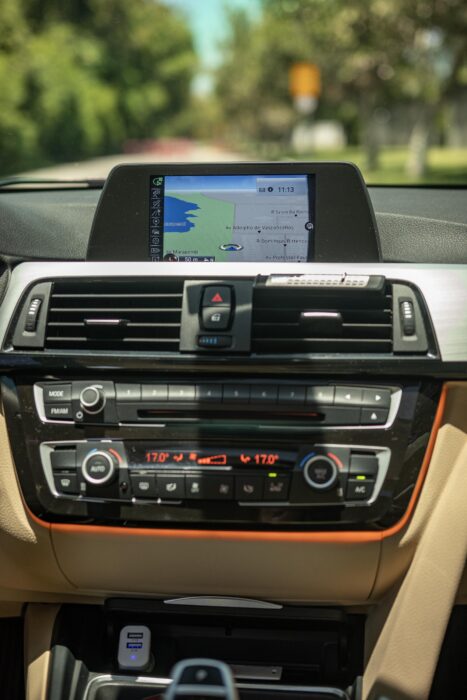 BMW 320i 2015 completo