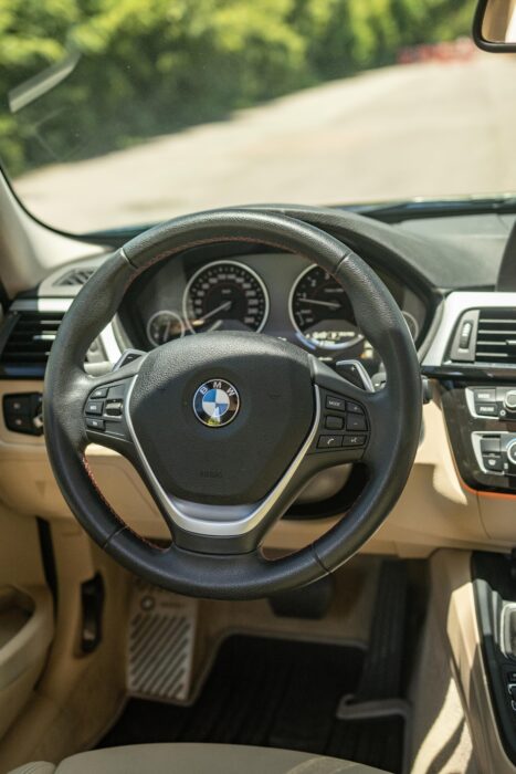 BMW 320i 2015 completo