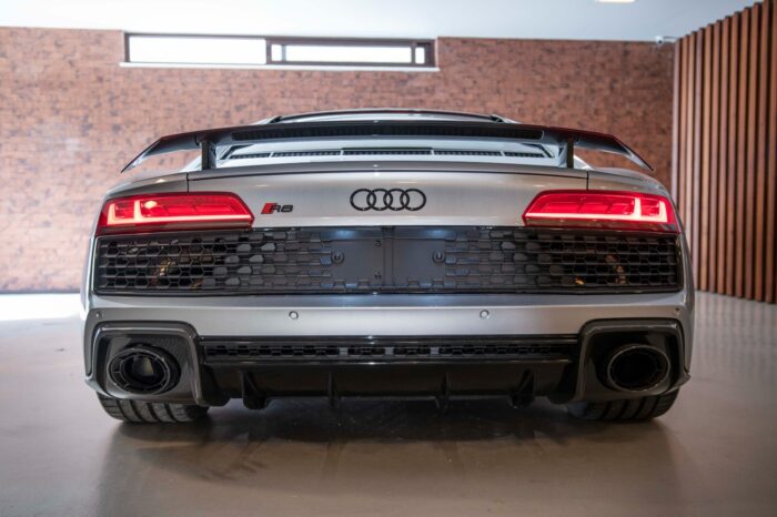 AUDI R8 2021 completo