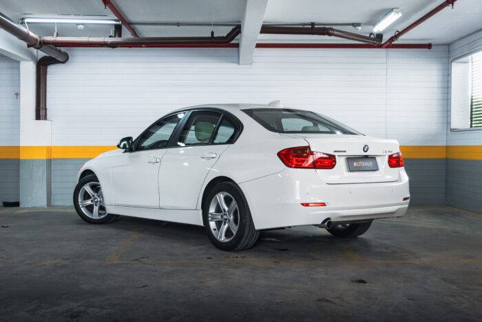 BMW 320i 2015 completo