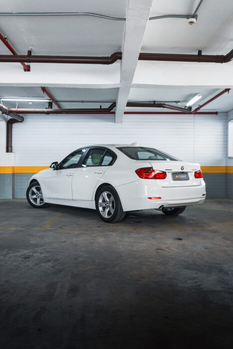 BMW 320i 2015 completo