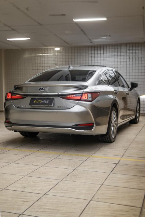 LEXUS ES 300H 2021 completo