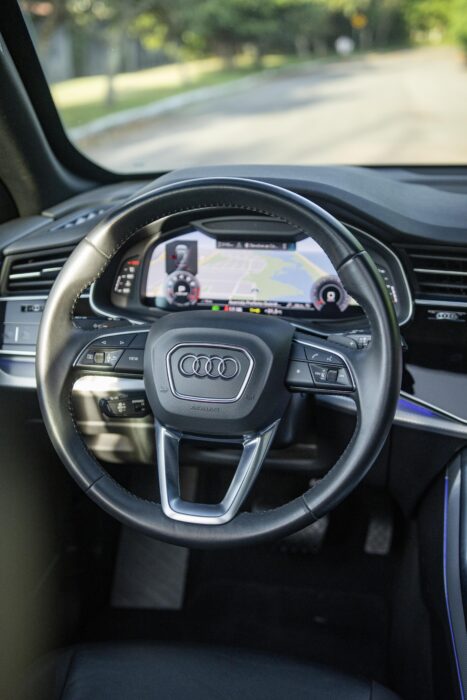 AUDI Q8 2020 completo
