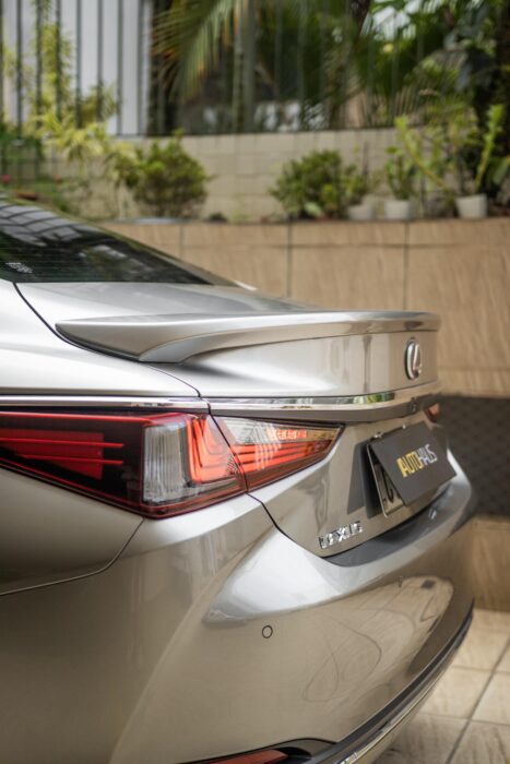 LEXUS ES 300H 2021 completo