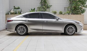 LEXUS ES 300H 2021 completo