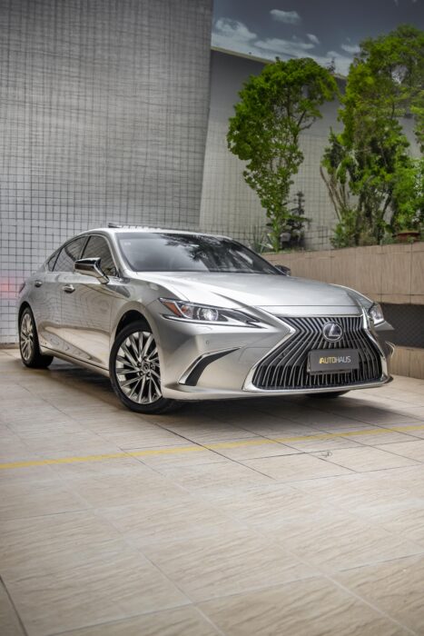 LEXUS ES 300H 2021 completo