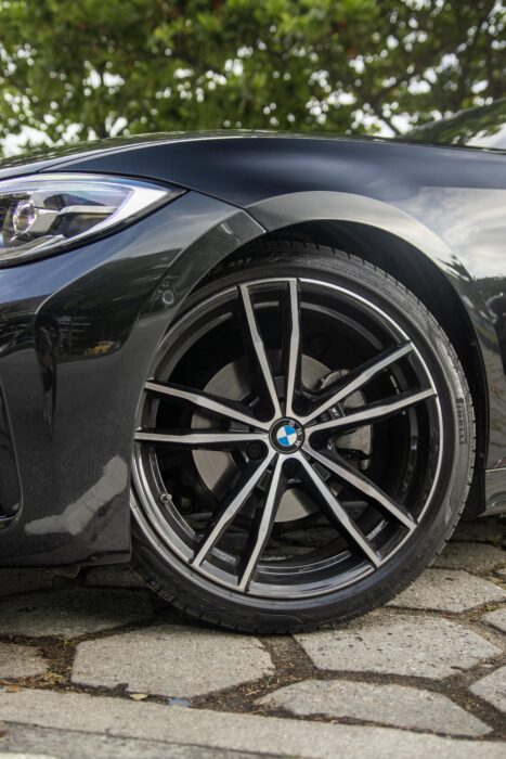 BMW 320i 2022 completo