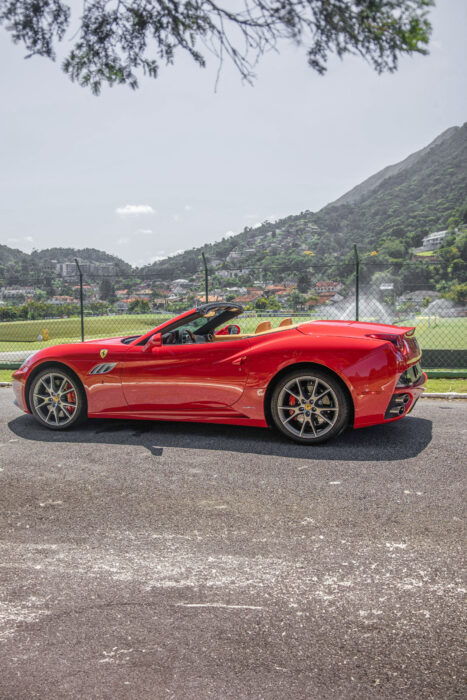 FERRARI CALIFORNIA 2014 completo