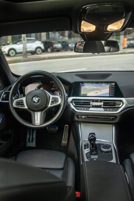 BMW 320i 2022 completo