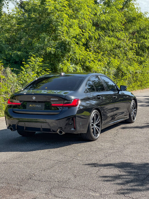 BMW 320i 2023 completo