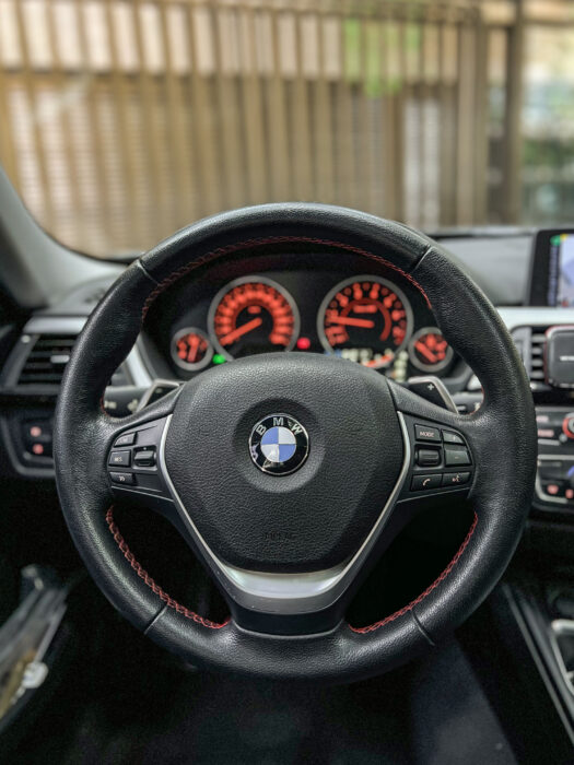BMW 328i 2015 completo