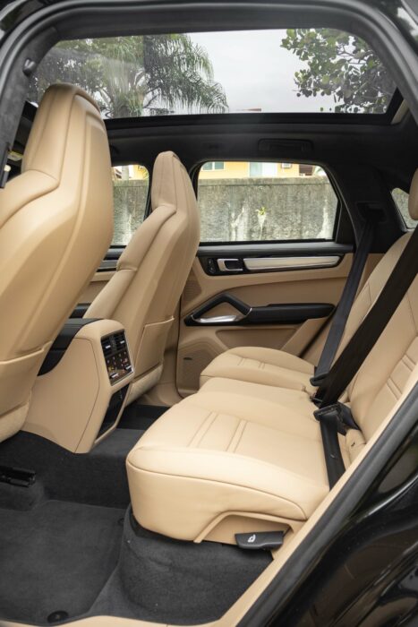 PORSCHE CAYENNE 2023 completo