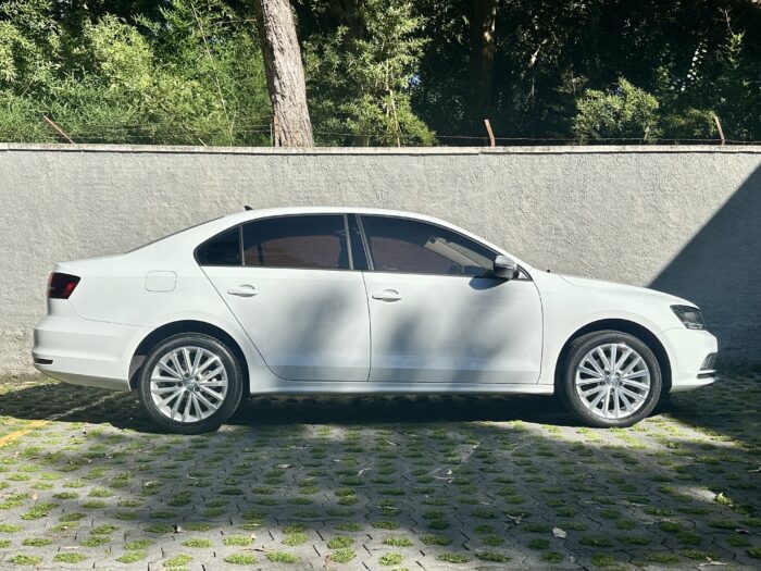 VOLKSWAGEN JETTA 2018 completo