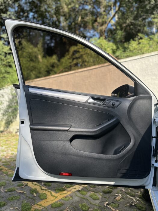 VOLKSWAGEN JETTA 2018 completo