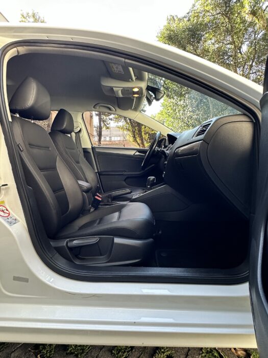 VOLKSWAGEN JETTA 2018 completo