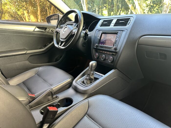 VOLKSWAGEN JETTA 2018 completo