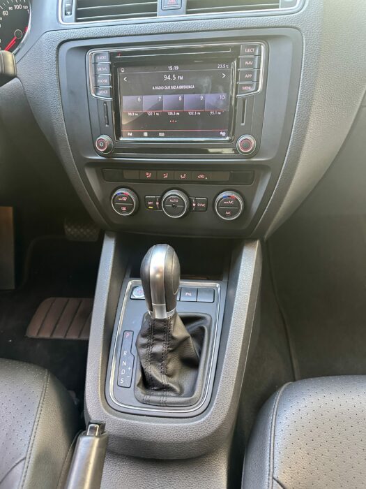VOLKSWAGEN JETTA 2018 completo