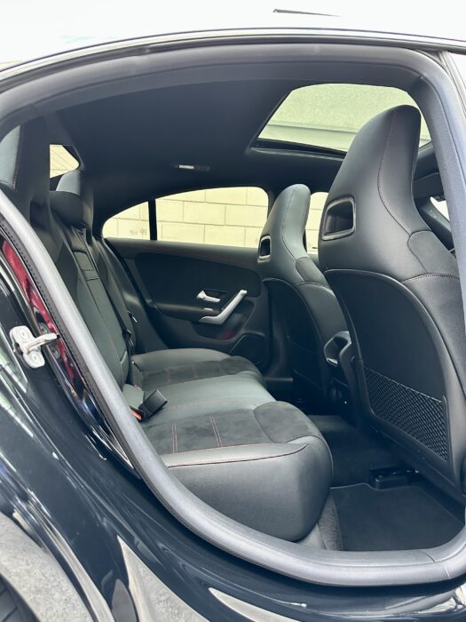 MERCEDES-BENZ CLA 200 2024 completo