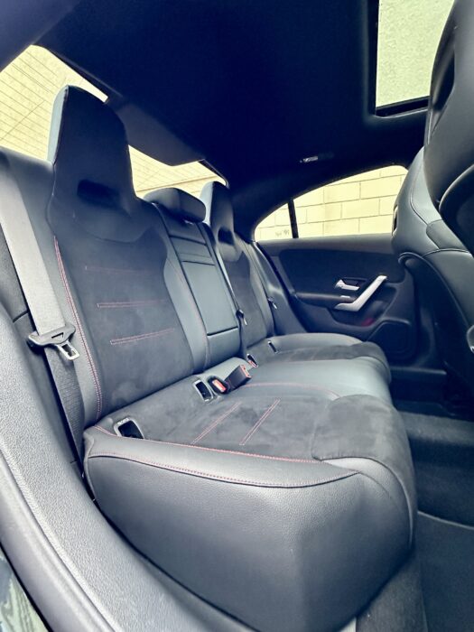 MERCEDES-BENZ CLA 200 2024 completo