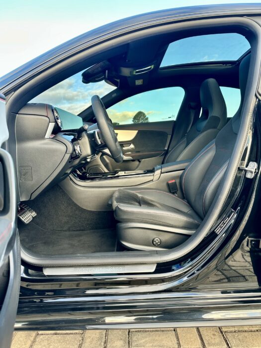 MERCEDES-BENZ CLA 200 2024 completo