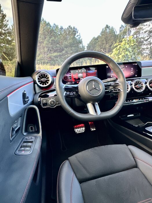 MERCEDES-BENZ CLA 200 2024 completo