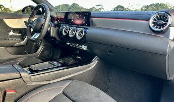 MERCEDES-BENZ CLA 200 2024 completo