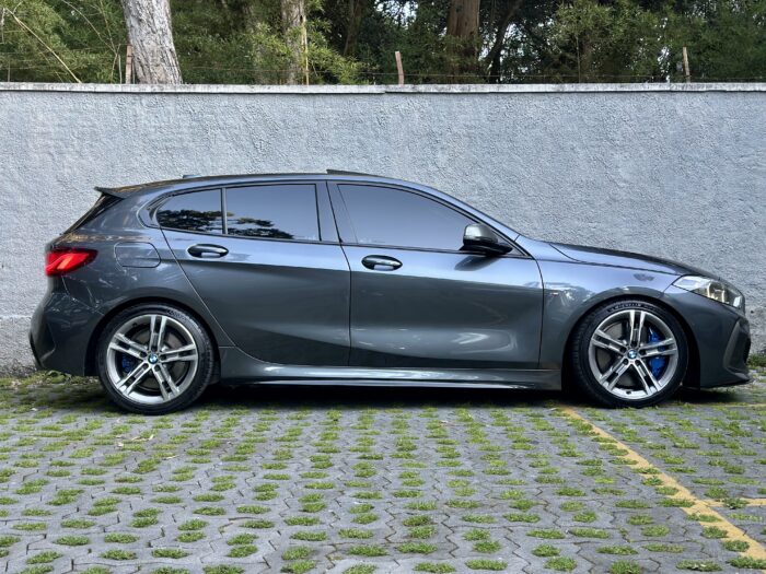 BMW M135 2021 completo