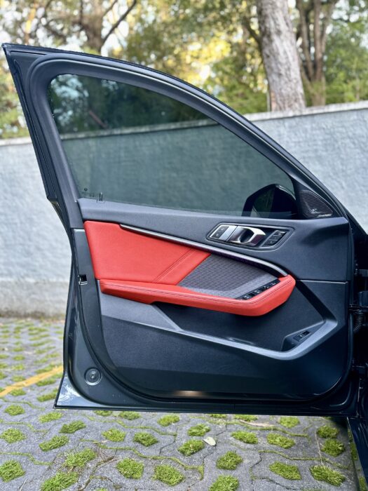 BMW M135 2021 completo