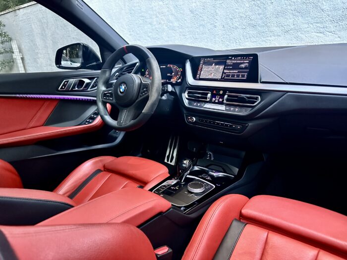 BMW M135 2021 completo