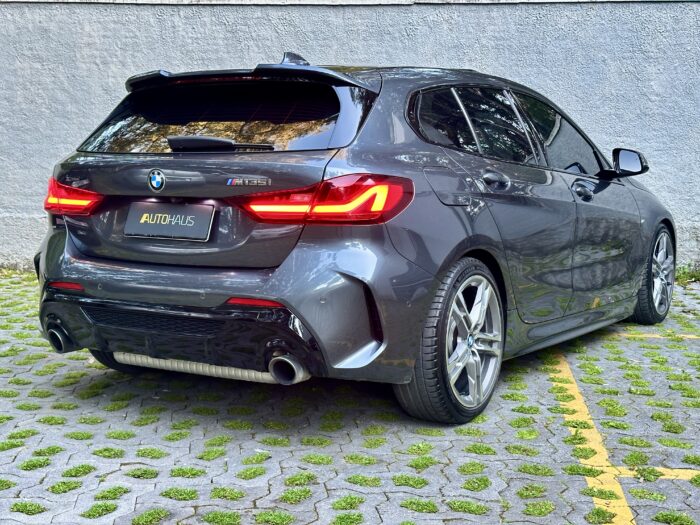 BMW M135 2021 completo