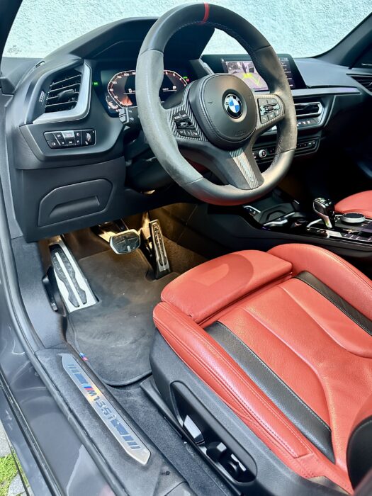 BMW M135 2021 completo