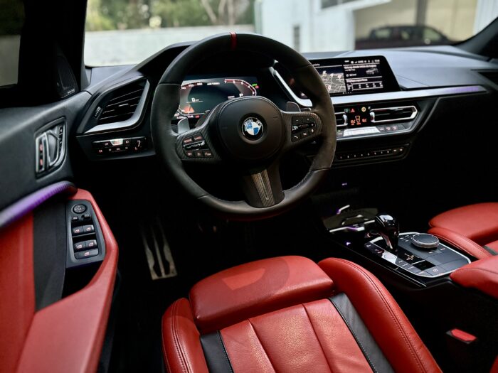 BMW M135 2021 completo