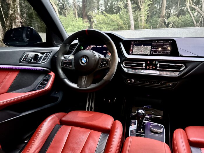 BMW M135 2021 completo